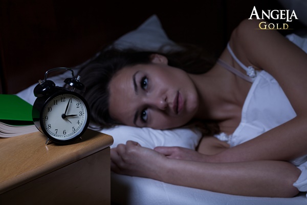 phụ nữ mất ngủ do rối loạn nội tiết tố