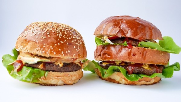 Thức ăn nhanh không chỉ ảnh hưởng tiêu cực đến sức khỏe mà còn khiến phụ nữ tăng cân không kiểm soát