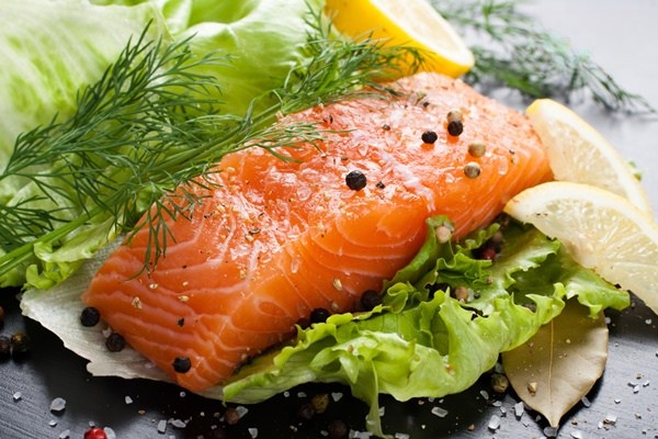 Cá hồi chứa nhiều Omega 3 - là thực phẩm tăng cường sinh lý, kích thích ham muốn