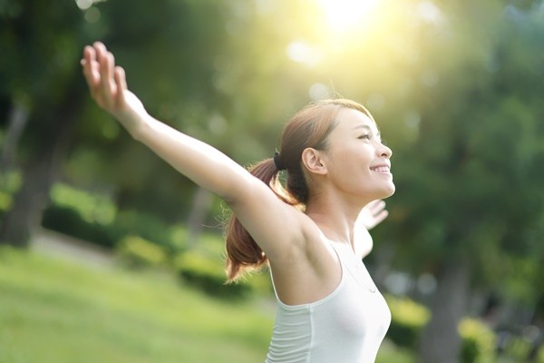 Ngoài phương pháp điều trị bằng thuốc, phụ nữ nên giữ lối sống lành mạnh, tinh thần thoải mái để cải thiện tình trạng lãnh cảm