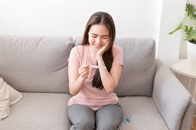 Mất kinh 1 tháng có thai không? Đây có thể là dấu hiệu đầu tiên của việc mang thai