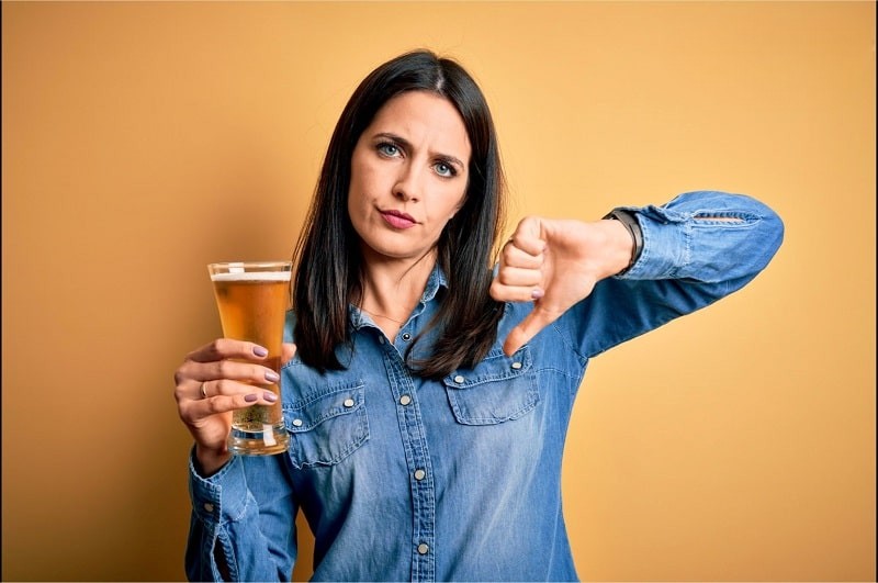 Nói không với bia rượu để hạn chế tình trạng kinh nguyệt không đều