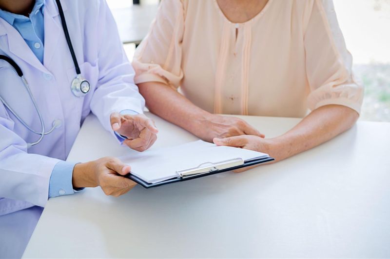 Gặp bác sĩ để được tư vấn