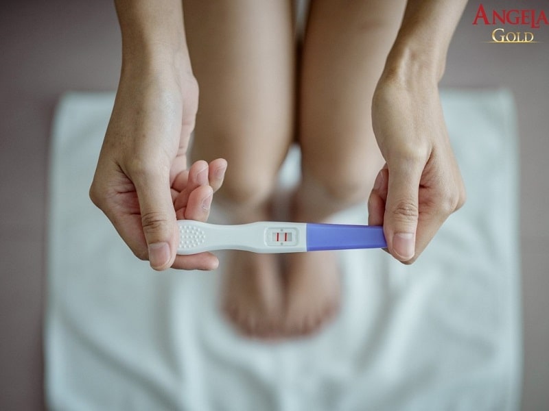 Trễ kinh ra huyết trắng có thai không?