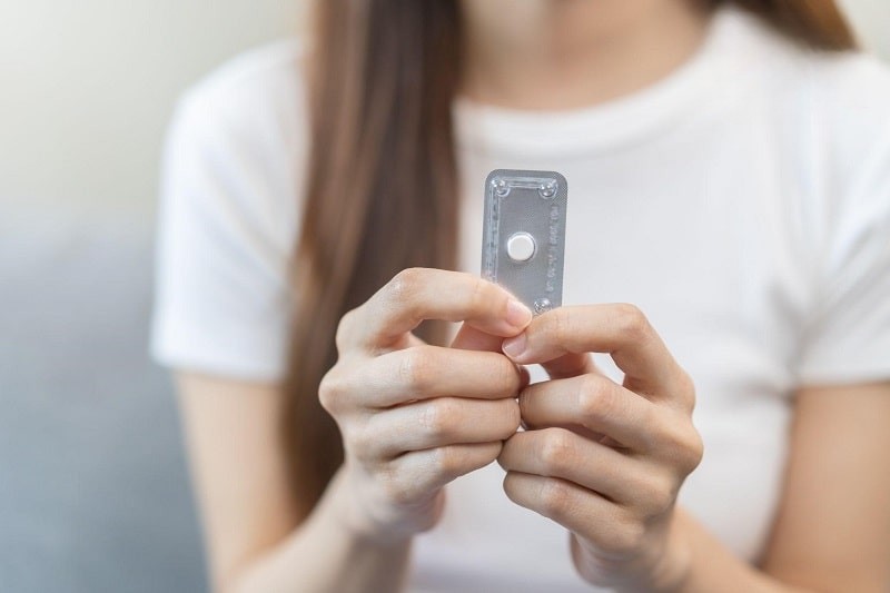 Uống thuốc tránh thai khẩn cấp