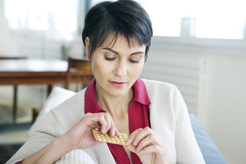 Dùng liệu pháp hormone thay thế