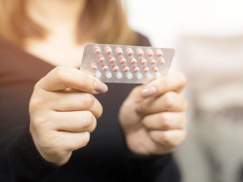 Tại sao phải uống thuốc tránh thai bị chậm kinh 20 ngày