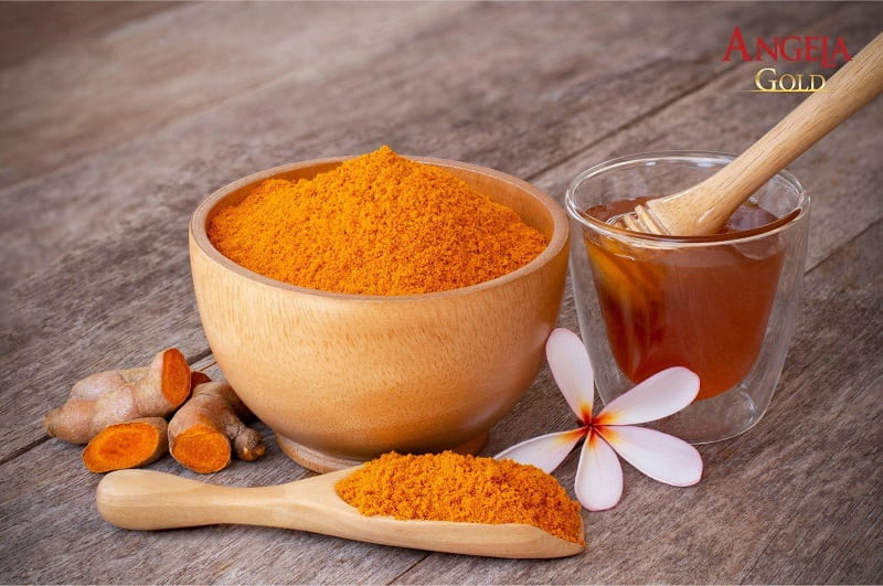 Tinh bột nghệ với mật ong