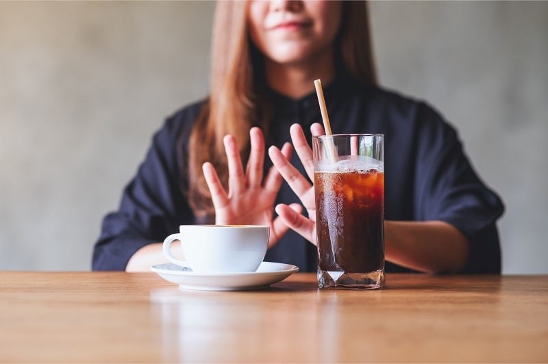 Hạn chế các đồ uống chứa nhiều caffeine