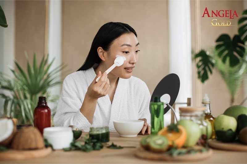 Đắp mặt nạ hỗ trợ chữa nám hỗn hợp
