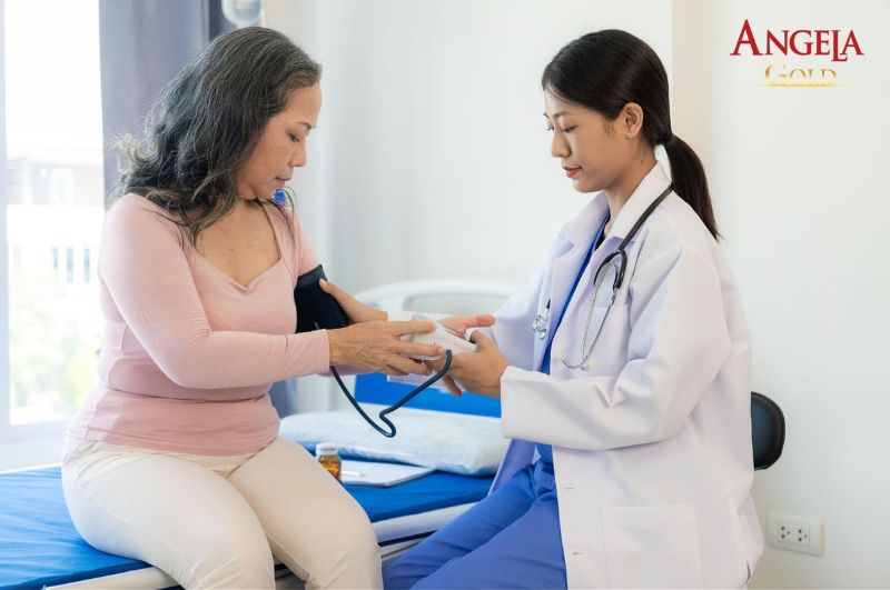 Tham khảo ý kiến bác sĩ để đảm bảo tình trạng sức khỏe đủ điều kiện áp dụng liệu pháp thay thế hormone