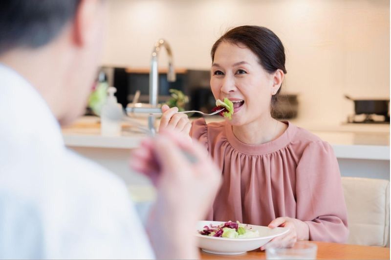 Chế độ dinh dưỡng khoa học, bổ sung các dưỡng chất cần thiết hỗ trợ giảm các triệu chứng khó chịu thời kỳ tiền mãn kinh - mãn kinh