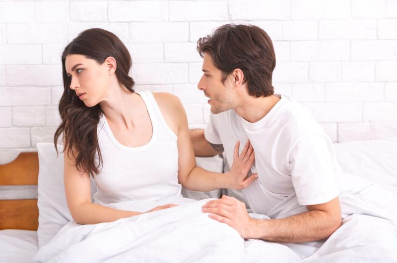 Giảm ham muốn và khô hạn là dấu hiệu thiếu hụt Estrogen dễ nhận biết
