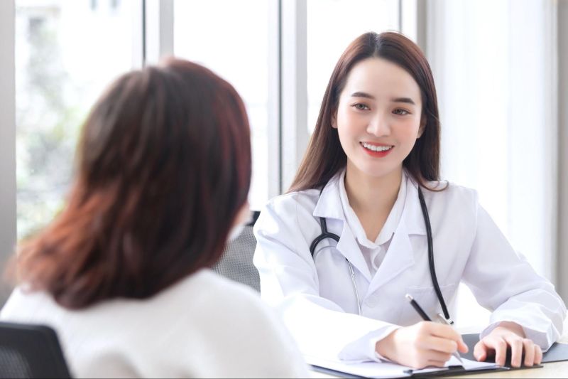 trao đổi với bác sĩ