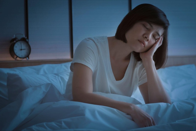 phụ nữ bị mất ngủ ban đêm 